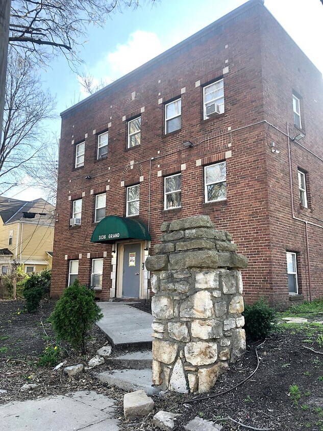 Primary Photo - 3136 Grand Ave