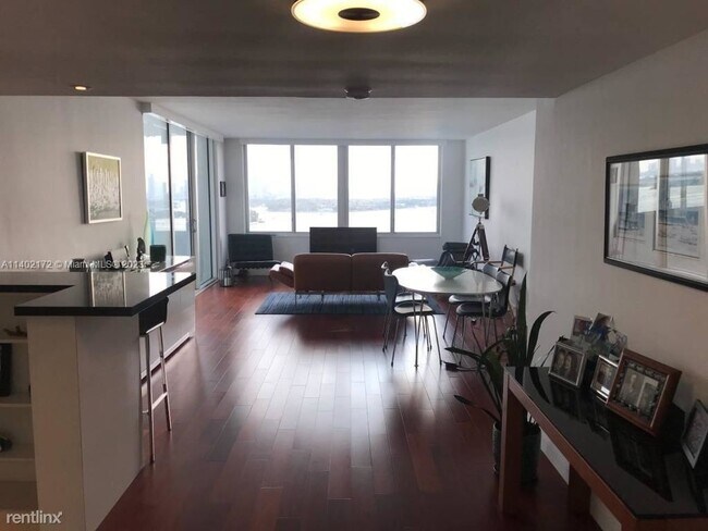 Building Photo - 1 br, 1.5 bath Condo - 1200 West Ave Apt PH6