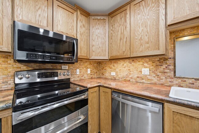 Foto del edificio - 8030 E Oak St