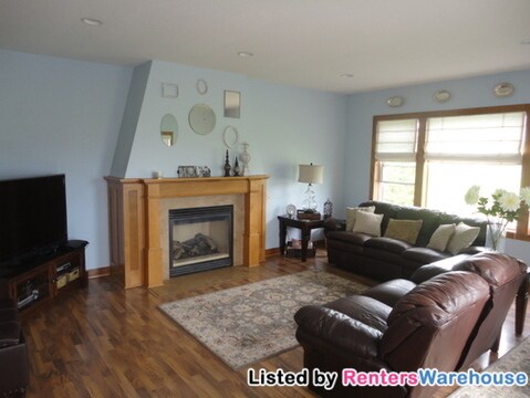 Building Photo - 6712 Lakeview Cir NE