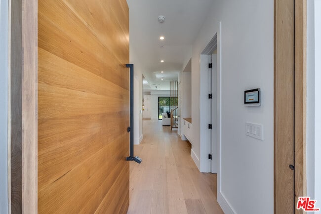 Foto del edificio - 4425 Morse Ave