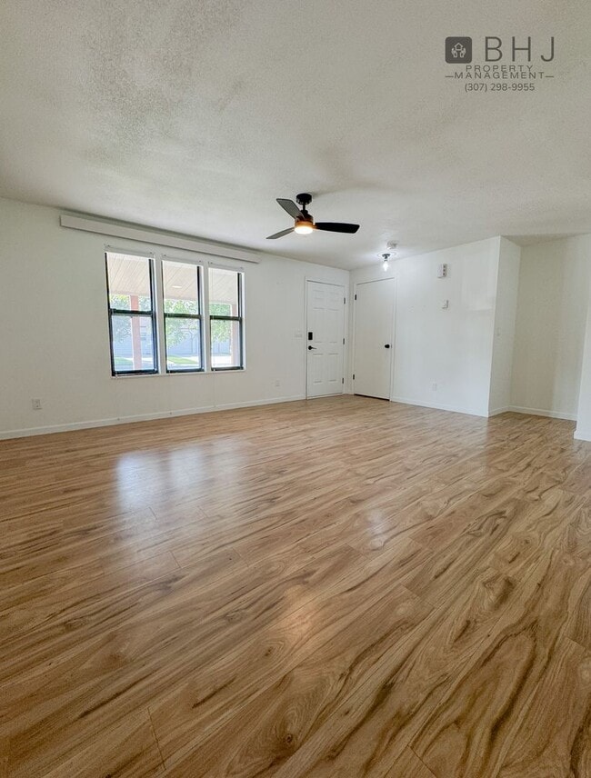 Foto del edificio - Dog Friendly 2 bed/ 1 bath HOUSE for Rent!