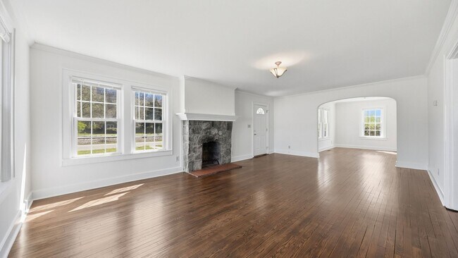 Foto del edificio - 3 bedroom White Oak home available NOW!