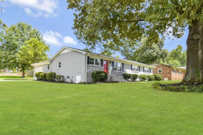 Building Photo - 1824 Hollandale Dr