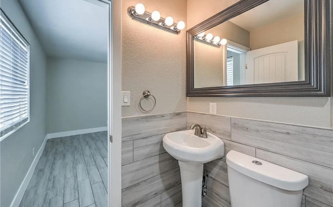 Building Photo - 4l108 Montebello Ave