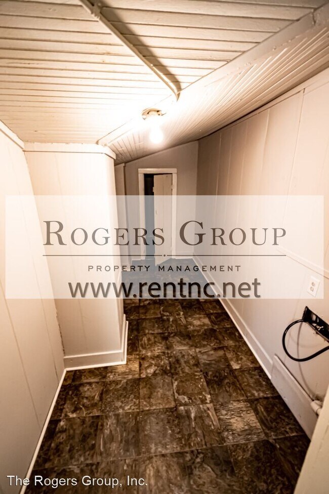 Building Photo - 2 br, 1 bath House - 704 Roberson St