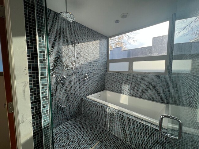 Building Photo - Beautiful Modern House near Columbia City in Seattle