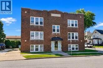 Building Photo - 1009 Niagara St