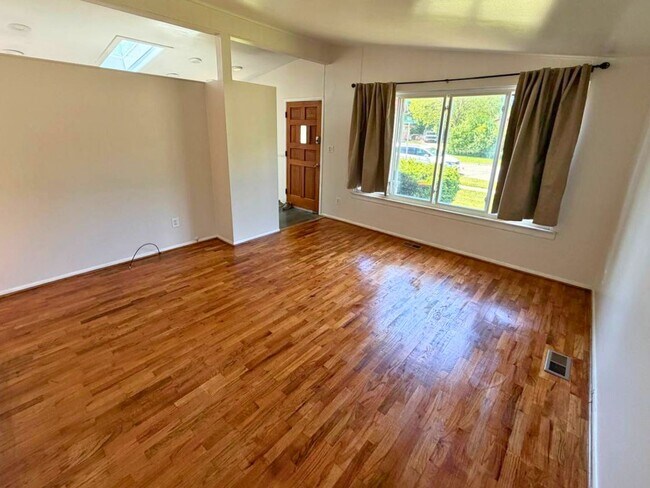 Foto del edificio - Updated Ranch with New Appliances