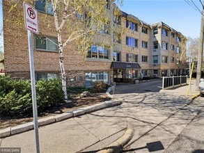 Building Photo - 2727 W 43rd St