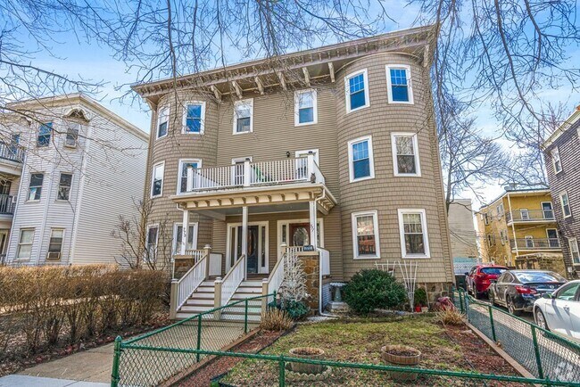 Building Photo - 773 Columbia Rd