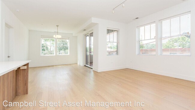 Building Photo - 1121 Greenleaf Ave