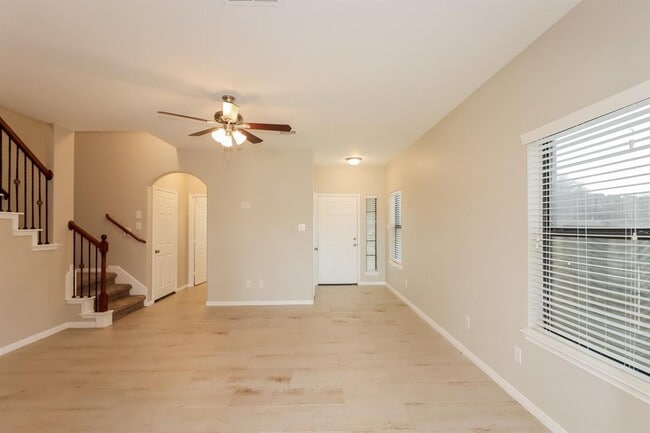 Building Photo - 23726 Hiddenbriar Loop