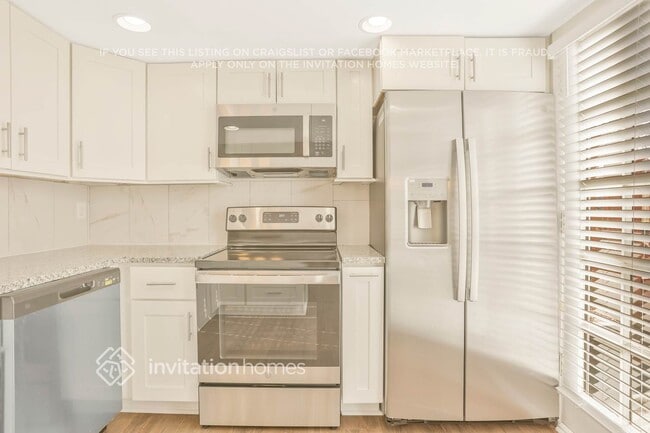 Building Photo - 1795 Fayetteville Ct SE