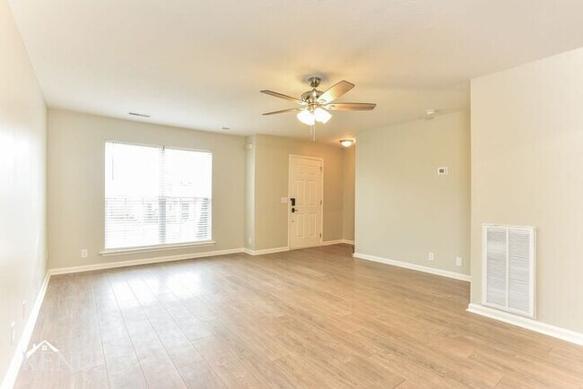 Building Photo - 3023 Ace Wintermeyer Dr