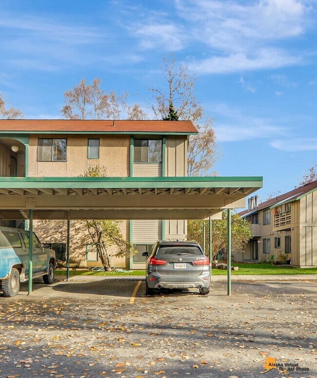 Foto del edificio - Top Floor End Unit Condo* Pet Friendly, Pr...