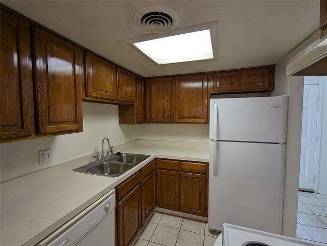 Foto del edificio - 5730 Martel Ave