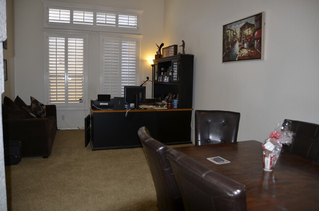 Foto del edificio - Northeast El Paso 3 Bed Refrig A/C with Pool!