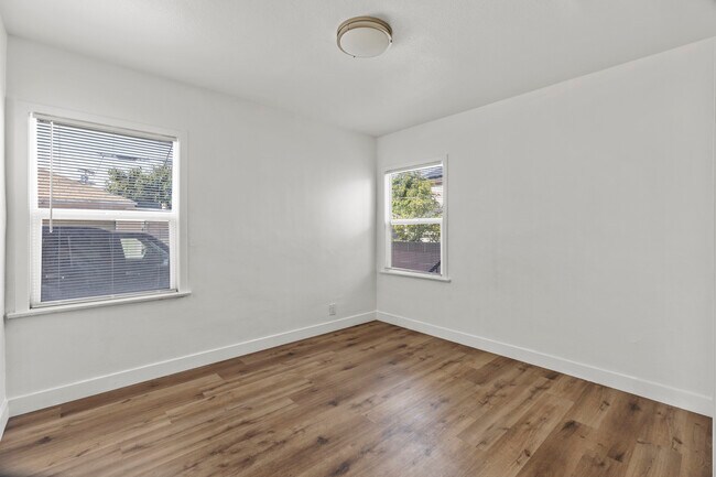 Foto del edificio - 1731 Hauser Blvd