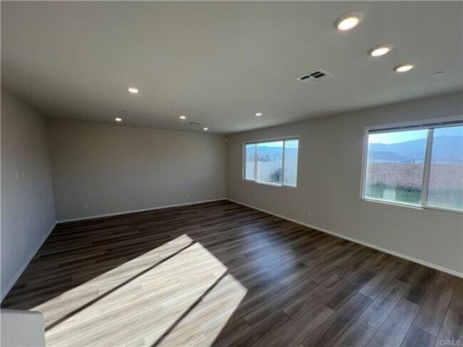 Foto del edificio - Spacious and beautifully appointed 5-bedroom, 3-bathroom home