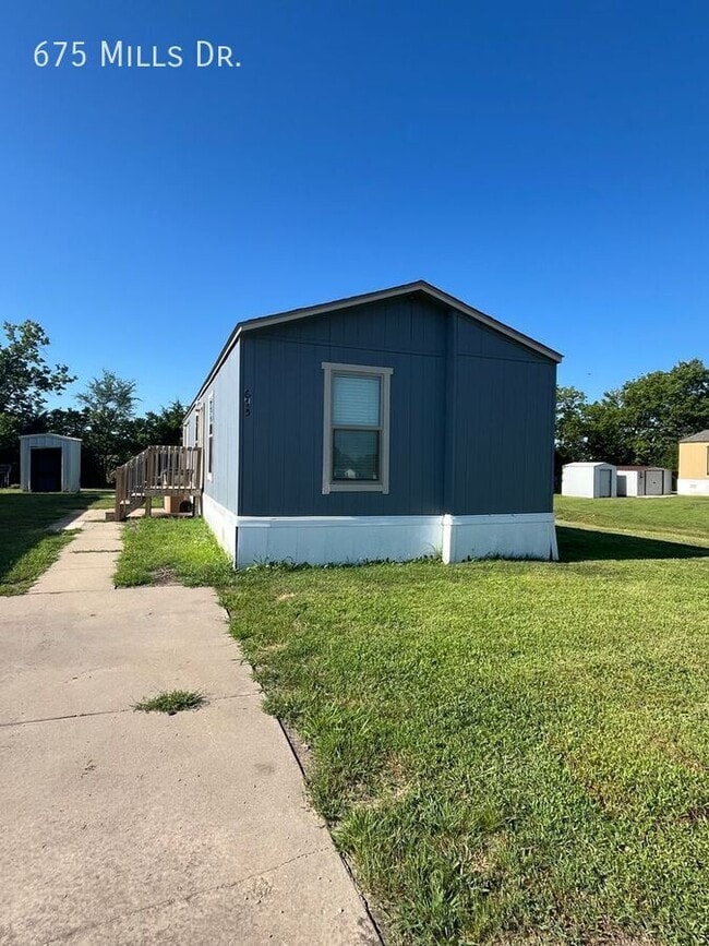 Building Photo - 675 E Mls Dr