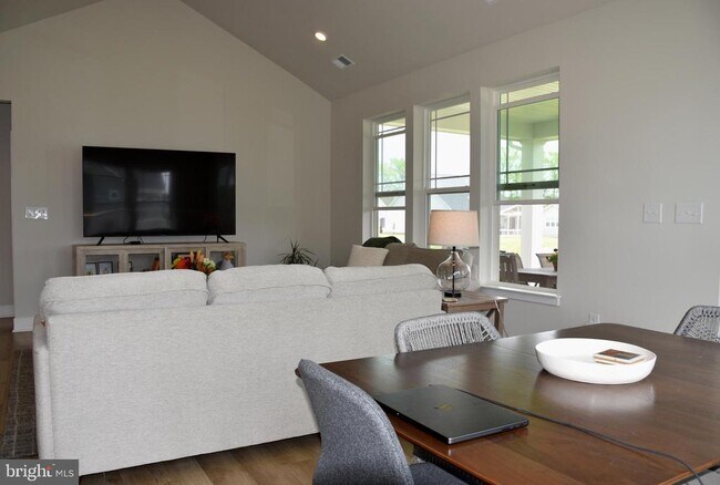 Building Photo - 32611 Deep Sound Dr