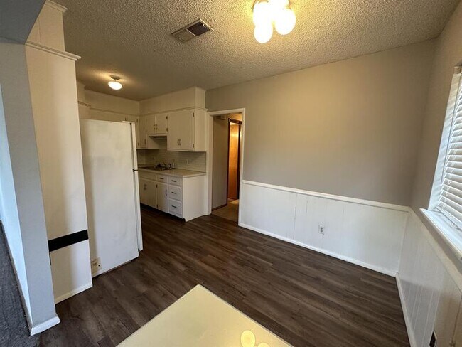 Building Photo - 304 N McKinley Ave