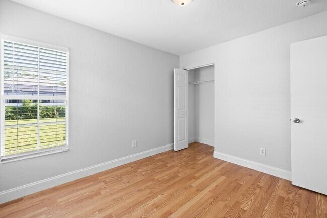 Foto del edificio - 2385 SW Neal Rd
