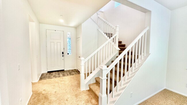 Foto del edificio - Start the summer off right in the desirable community of Horse Creek Ridge! You do not want to mi...