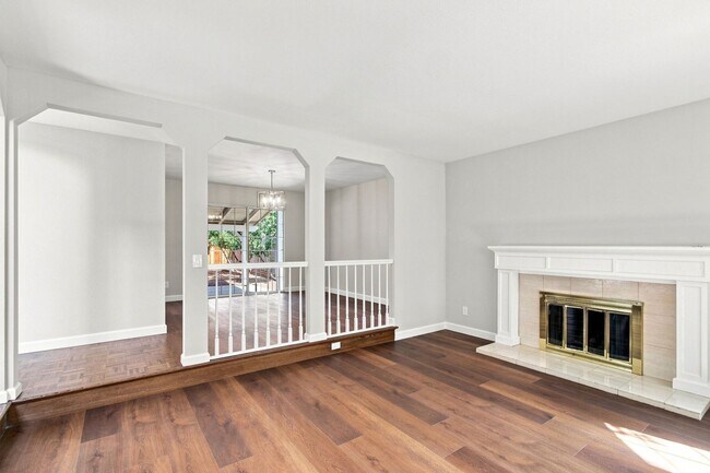Foto del edificio - 749 Glenborough Dr