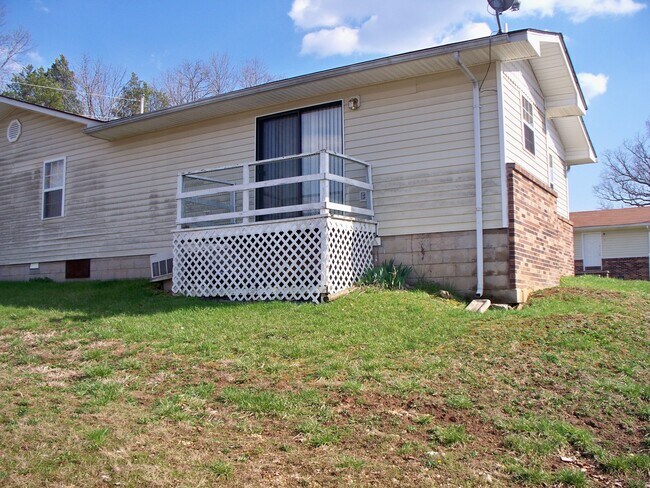 Building Photo - 1 bedroom Duplex apartment for rent in Bra...