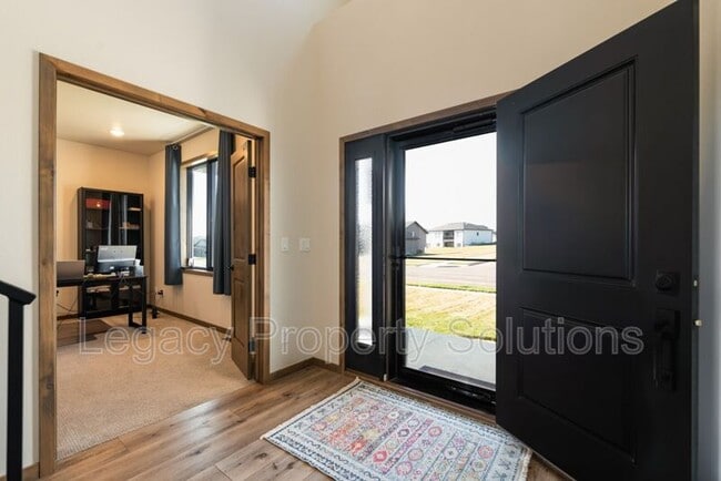 Foto del edificio - 527 Flint Dr