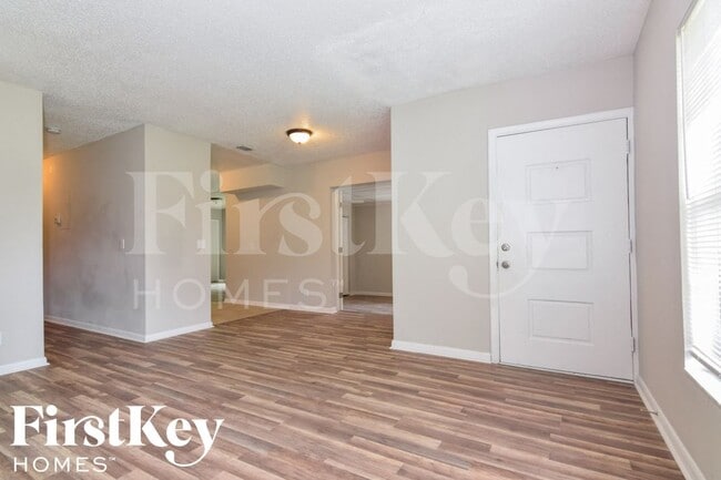 Foto del edificio - 500 Brenda Dr