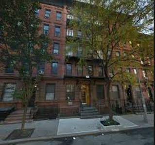 Foto del edificio - 450 W 50th St