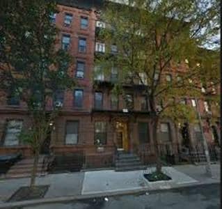 Building Photo - 450 W 50th St