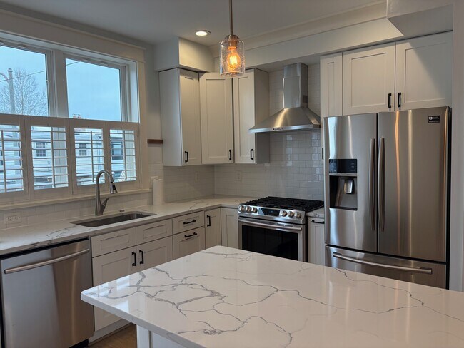 Foto del edificio - 431 Delafield Pl NW