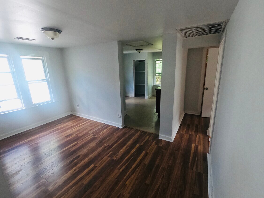 Primary Photo - 433 Shelton Ave
