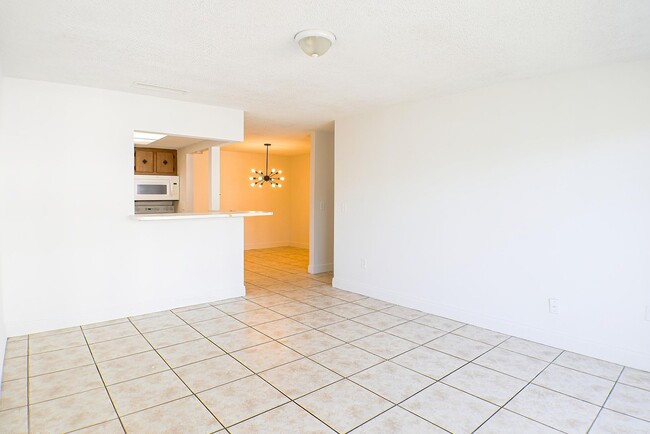 Foto del edificio - Cozy 2 beds 1 bath apartment in Fort Myers