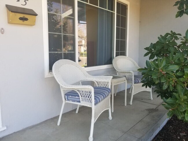 Foto del edificio - 615 Corlano Ave