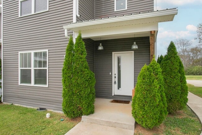 Building Photo - 3637 Hydes Ferry Rd