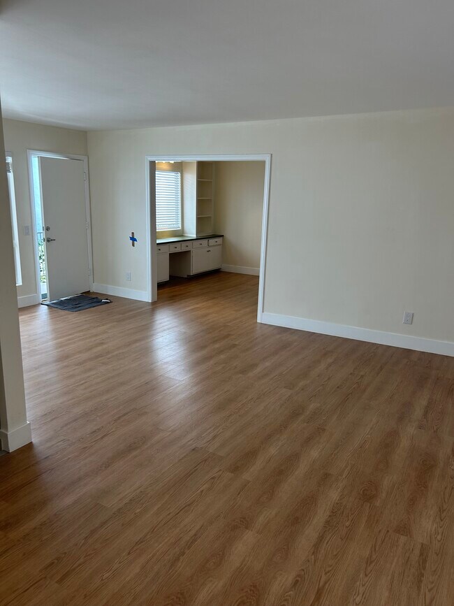 Living room looking toward den. - 1137 12th St