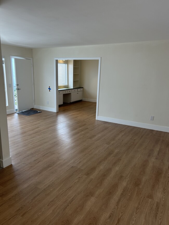 Sala de estar mirando hacia el estudio. - 1137 12th St