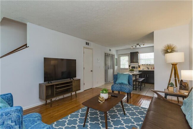 Building Photo - 322B Riverside Dr