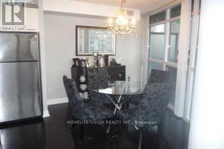 Building Photo - 21 Carlton St.