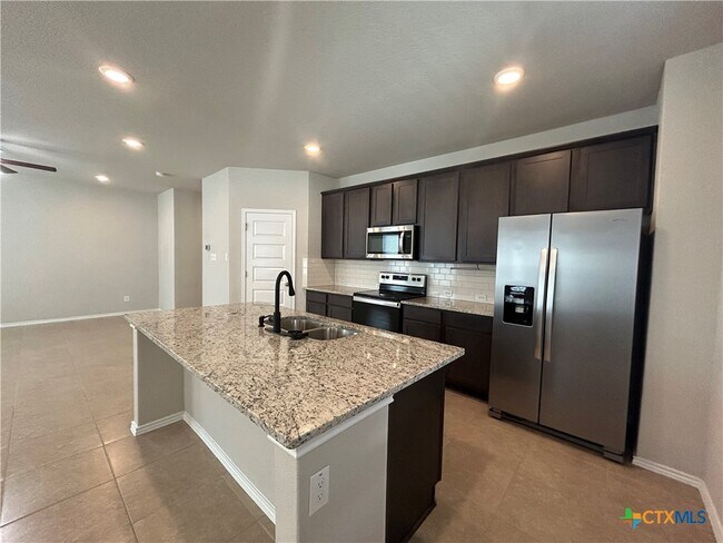 Foto del edificio - 2565 Hiddenbrooke Trace