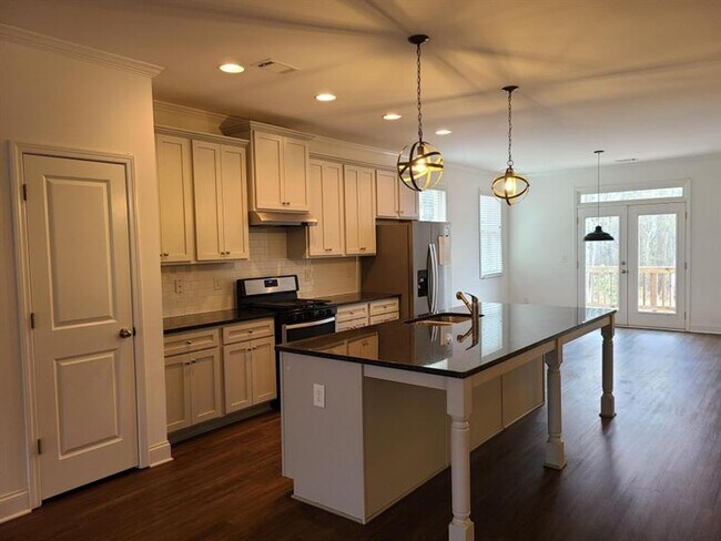 Foto del edificio - 1319 Hillcrest Dr
