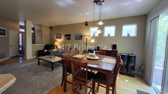 Building Photo - Beautiful 3 BD | 2.5 BA Near Tanner Creek ...