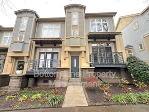 Building Photo - 738 Garden District Dr