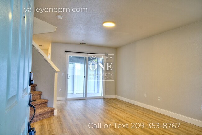 Foto del edificio - Rare vacancy opportunity in Turlock's fine...