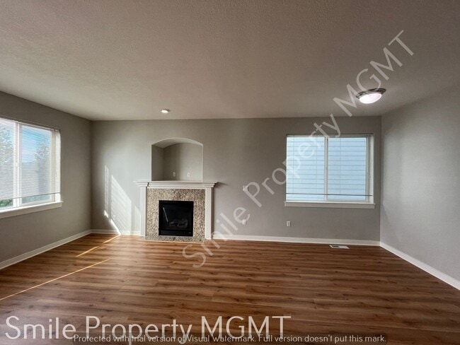 Building Photo - single house